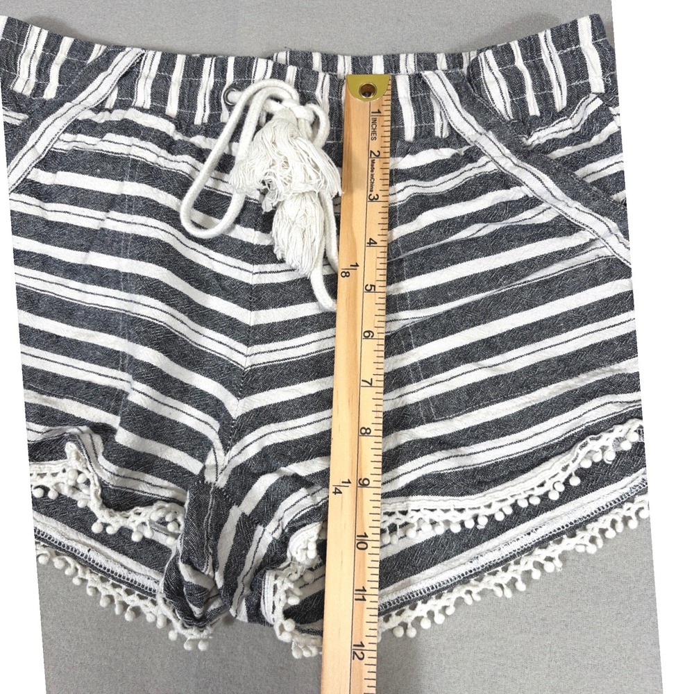 Bundle of 2 shorts: White Denim Distressed & Jolt Striped Pom Pom Shorts medium - Picture 3 of 9
